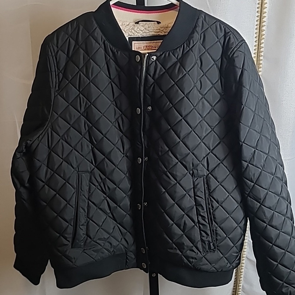 Levi’s Diamond Quilted Bomber Jacket with Sherpa Lining Size Large